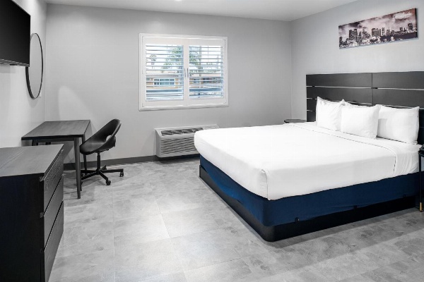 Hollywood Inn Express LAX Main image